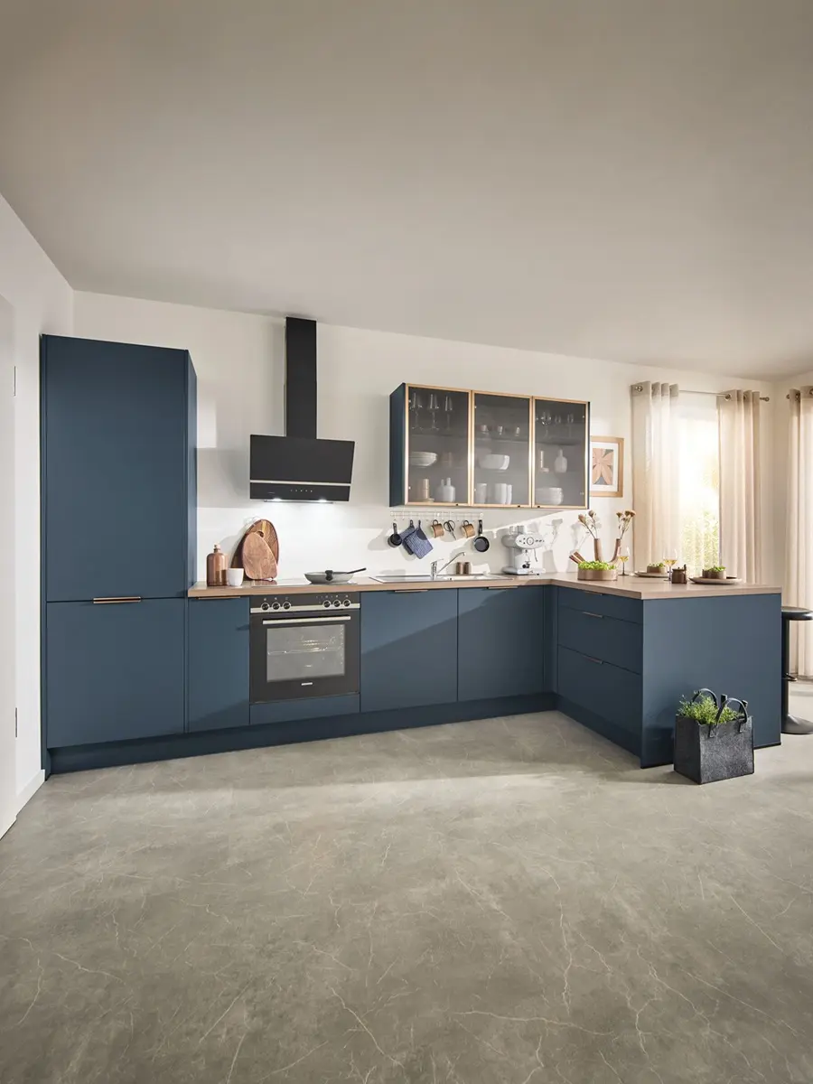 Moderne Häcker L-Küche Scala Blau mit Insel