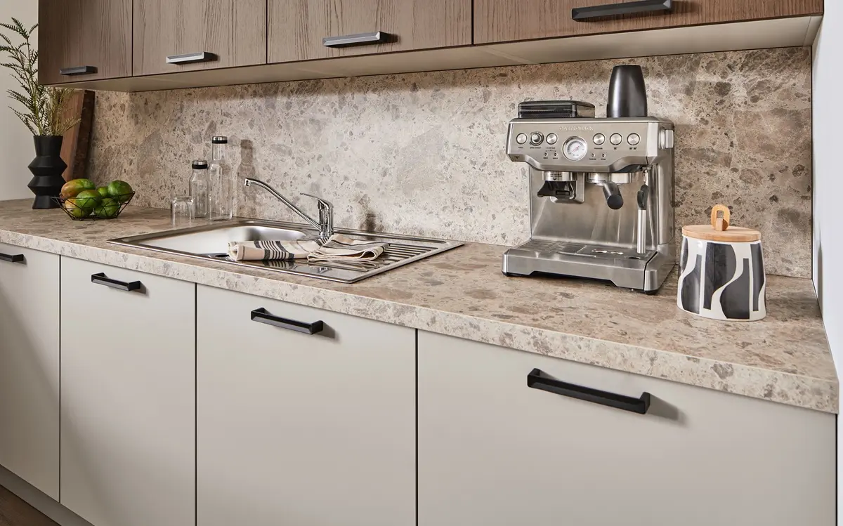 Häcker U-Küche Top Soft Steinbeige Trüffelbraun